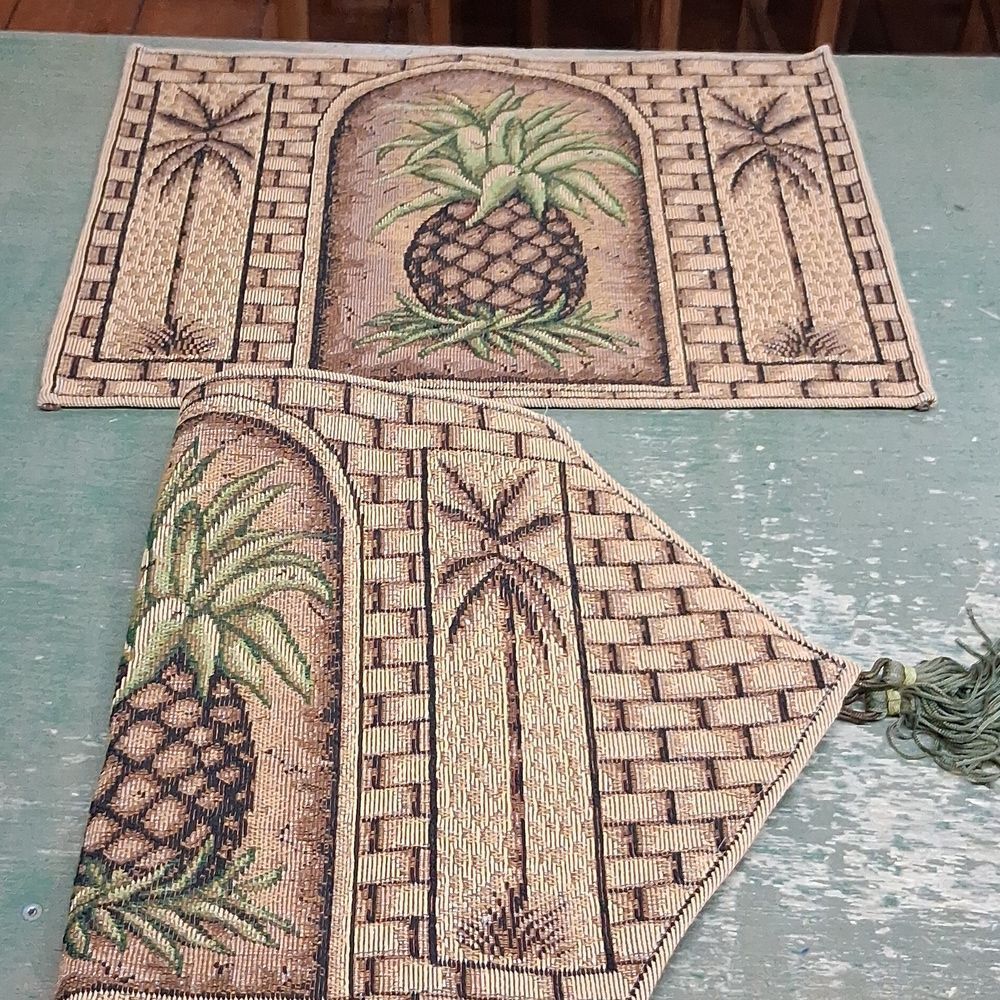5 Pc vintage Boho Regency pineapple1970's tropical placemat and matching runner.